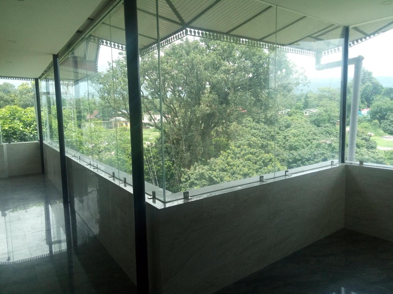Khas Nagrota Hotel Sky Bule & Restaurant מראה חיצוני תמונה